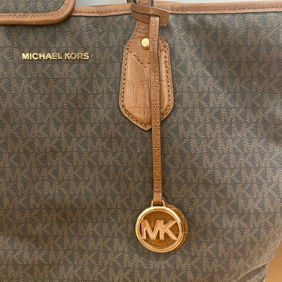 MICHAEL KORS Signature Eva Tote Shoulder Bag w/ Embossed Croc Leather Trim - Picture 2 of 16